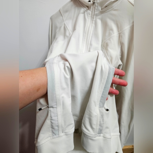 Lululemon Pull Over - Picture 7 of 7